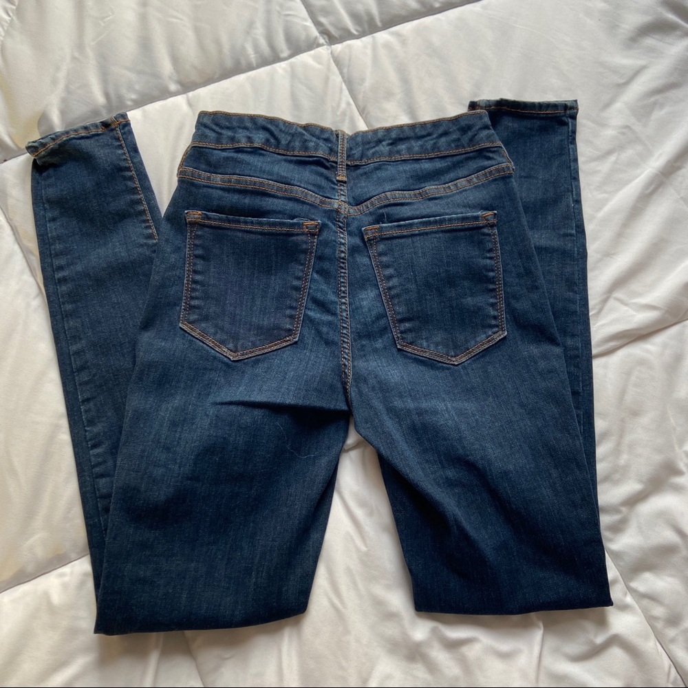 Old Navy Mid Rise Jeans - Picture 2 of 3